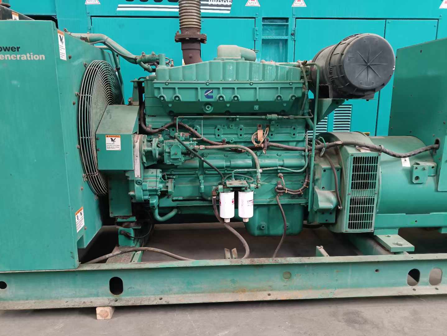 连山过载会对 600kW 柴油发电机组造成哪些损害？
